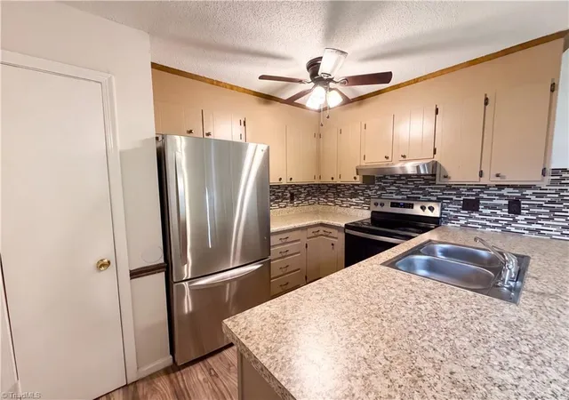 2nd image of 1040 Shenandoah Ct, Winston Salem, NC 27103 | MLS# 1231346