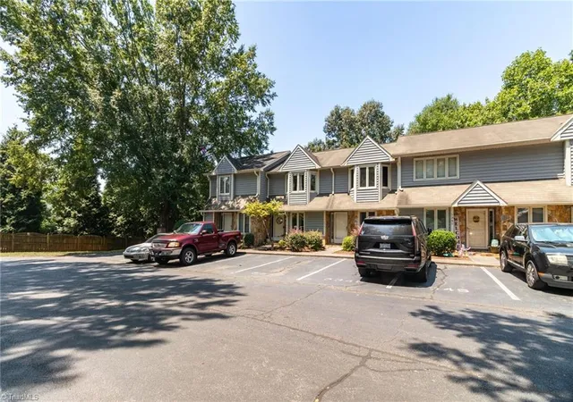 Photo 3 of Single family home for sale at 5347 Summit Hts Dr, Winston Salem, NC 27104 | MLS# 1226277 | Listing updated on 2026-07-07