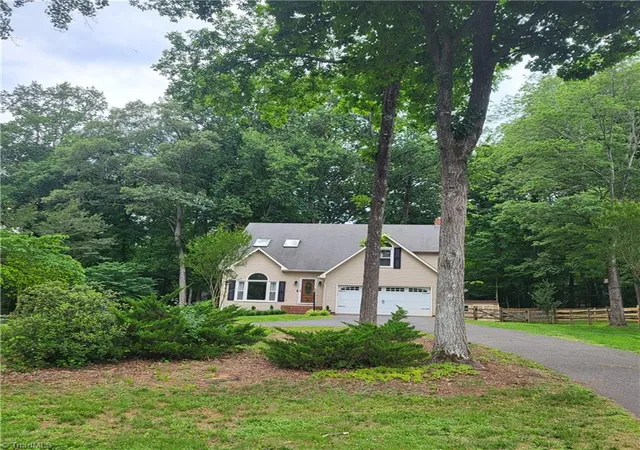 3rd image of 1302 Chickasha Dr, Pfafftown, NC 27040 | MLS# 1222949