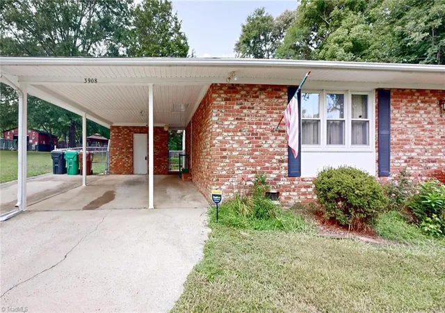 Photo 2 of Sale Pending at 3908 Beverly Hills Dr, High Point, NC 27265 | MLS# 1229111 | Listing updated on 2026-08-21