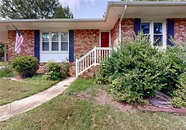 Photo 3 of Sale Pending at 3908 Beverly Hills Dr, High Point, NC 27265 | MLS# 1229111 | Listing updated on 2026-08-21