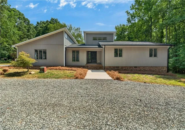 Photo 2 of Single family home for sale at 5707 Gatestone Dr, Greensboro, NC 27406 | MLS# 1230135 | Listing updated on 2026-08-21