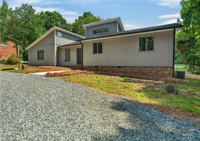 Photo 3 of Single family home for sale at 5707 Gatestone Dr, Greensboro, NC 27406 | MLS# 1230135 | Listing updated on 2026-08-21