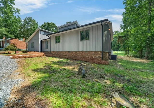 Photo 4 of Single family home for sale at 5707 Gatestone Dr, Greensboro, NC 27406 | MLS# 1230135 | Listing updated on 2026-08-21