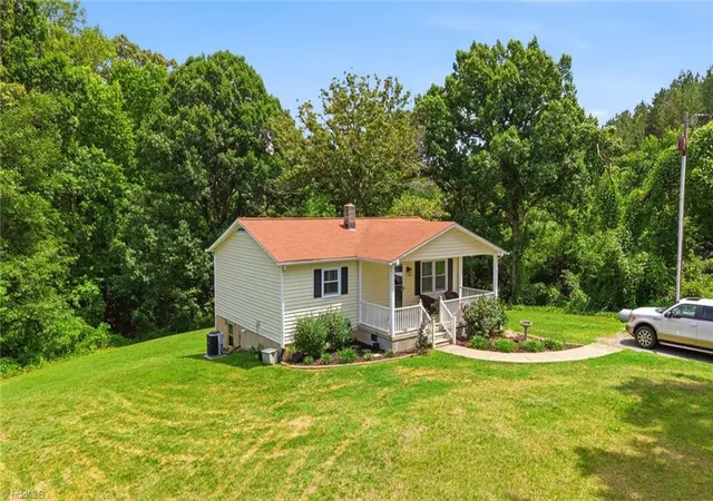 Homes for sale in Yanceyville, NC | 1656 Old Nc Hwy 86 N, Yanceyville, NC 27379 | MLS# 1225196