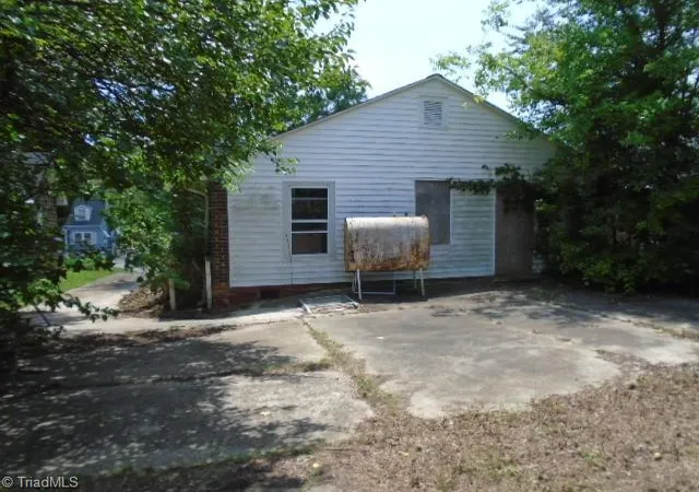 Photo 4 of Sale Pending at 604 Chandler Ave, High Point, NC 27262 | MLS# 1232959 | Listing updated on 2026-09-16