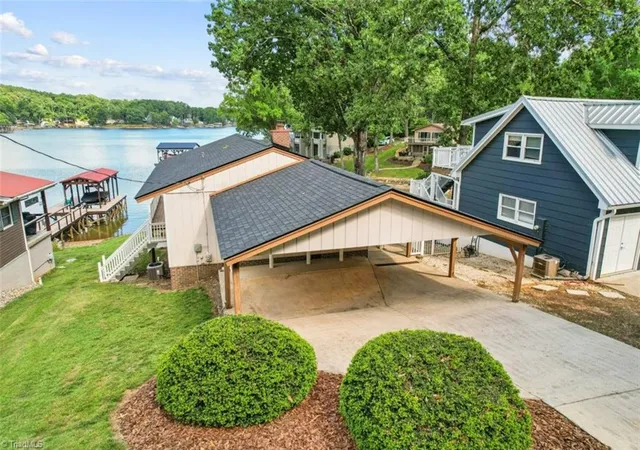 Homes for sale in New London, NC | 918 Pinehaven Dr, New London, NC 28127 | MLS# 1225464