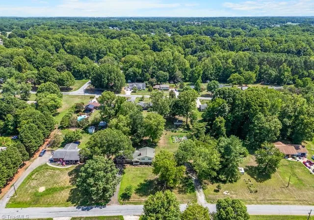 35th image of 160 Pinelawn Dr, Kernersville, NC 27284 | MLS# 1226132