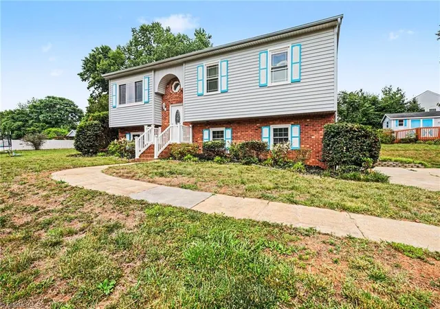 Photo 2 of Single family home for sale at 3854 Forest Valley Dr, Winston Salem, NC 27105 | MLS# 1224080 | Listing updated on 2026-09-03