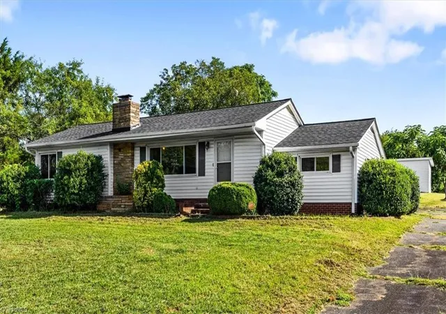 Photo 2 of Single family home for sale at 921 E King St, King, NC 27021 | MLS# 1233559 | Listing updated on 2026-09-14