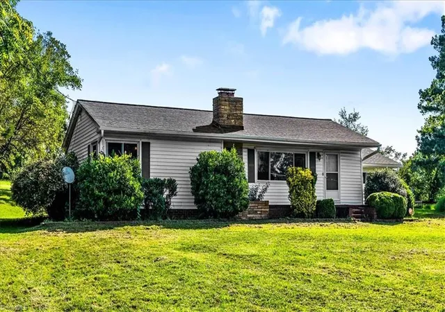 Photo 3 of Single family home for sale at 921 E King St, King, NC 27021 | MLS# 1233559 | Listing updated on 2026-09-14