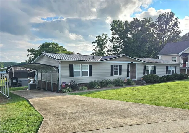 4th image of 734 Pinehaven Dr, New London, NC 28127 | MLS# 1228494
