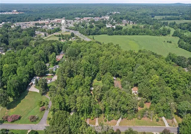 Photo 3 of Single family home for sale at 305 Milford Dr, Salisbury, NC 28144 | MLS# 1233313 | Listing updated on 2026-08-25