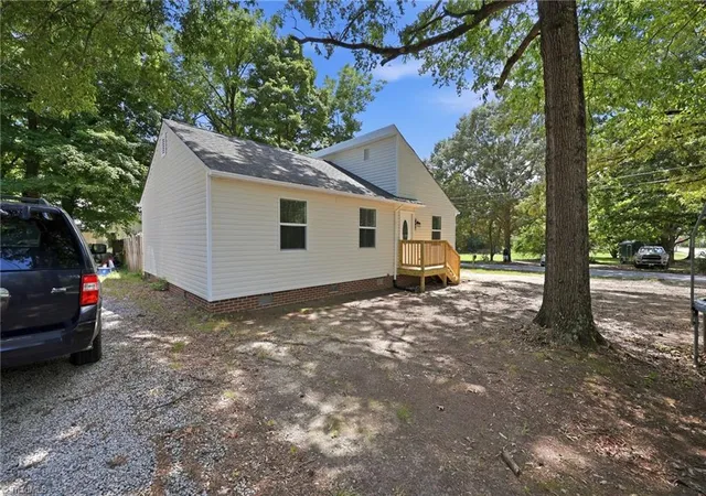 2nd image of 1136 Montlieu Ave, High Point, NC 27262 | MLS# 1227450