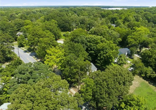 33rd image of 1136 Montlieu Ave, High Point, NC 27262 | MLS# 1227450