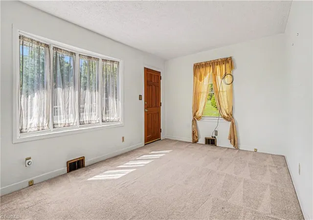 Homes for sale in Thomasville, NC | 107 Hilltop Rd, Thomasville, NC 27360 | MLS# 1223778