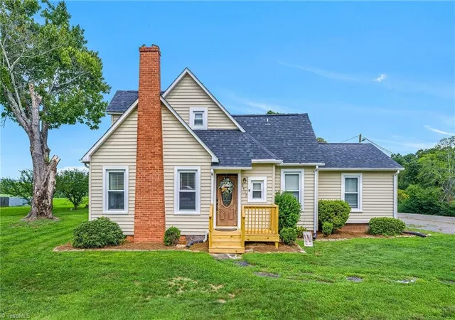 Photo 2 of Sale Pending at 2472 Sparta Rd, North Wilkesboro, NC 28659 | MLS# 1231448 | Listing updated on 2026-09-01