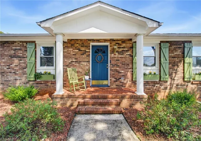 Photo 3 of Single family home for sale at 4061 Arden St, Clemmons, NC 27012 | MLS# 1233419 | Listing updated on 2026-08-25