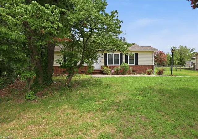 Photo 3 of Single family home for sale at 2915 Moser Rd, Greensboro, NC 27406 | MLS# 1231000 | Listing updated on 2026-08-22