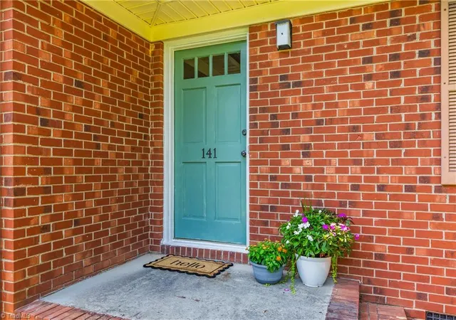 Photo 3 of Single family home for sale at 141 Pinelawn Dr, Kernersville, NC 27284 | MLS# 1227668 | Listing updated on 2026-09-14