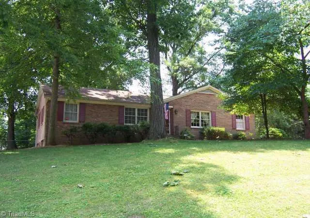 Single Family Residence at 5912 Puritan Ln, Winston Salem, NC 27103 | MLS# W398758 | | Sold on 2007-01-31