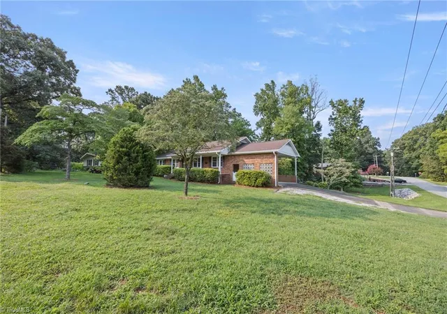 Photo 3 of Single family home for sale at 123 Tangle Dr, Jamestown, NC 27282 | MLS# 1229089 | Listing updated on 2026-09-16