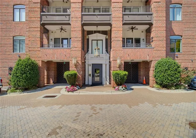 Photo 3 of Single family home for sale at 1 Park Vista Ln #350, Winston Salem, NC 27101 | MLS# 1233941 | Listing updated on 2026-09-02