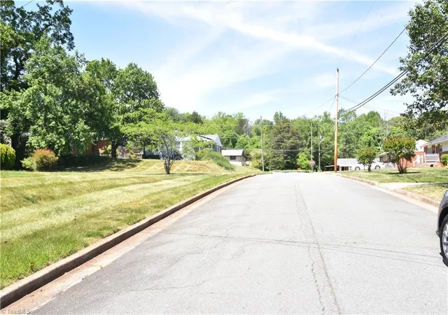 20th image of 2301 Douglas Hill Dr, Winston Salem, NC 27105 | MLS# 1217767