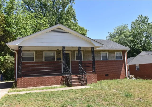 2nd image of 2301 Douglas Hill Dr, Winston Salem, NC 27105 | MLS# 1217767