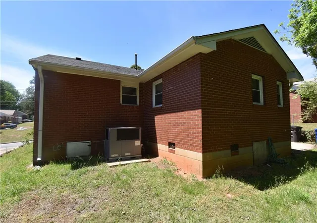 4th image of 2301 Douglas Hill Dr, Winston Salem, NC 27105 | MLS# 1217767