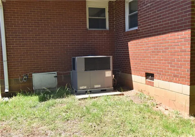 5th image of 2301 Douglas Hill Dr, Winston Salem, NC 27105 | MLS# 1217767