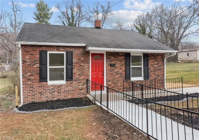 Homes for sale in Statesville, NC | 621 Sharpe St E, Statesville, NC 28677 | MLS# 1217541