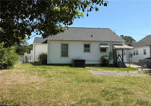 Homes for sale in Winston Salem, NC | 2117 Sprague St, Winston Salem, NC 27107 | MLS# 1220222