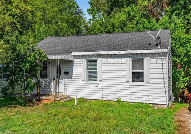 Photo 2 of Single family home for sale at 1724 Glenwood Ave, Greensboro, NC 27403 | MLS# 1227520 | Listing updated on 2026-08-12