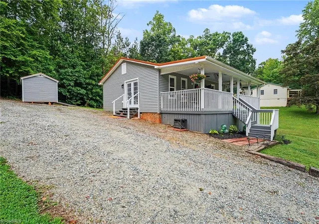 2nd image of 390 Woodhaven Shores Dr, Lexington, NC 27292 | MLS# 1229926