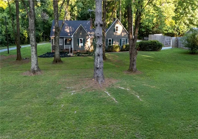 Photo 4 of Single family home for sale at 3962 Kimesville Rd, Burlington, NC 27215 | MLS# 1228329 | Listing updated on 2026-09-19