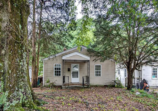 Photo 3 of Sale Pending at 307 Winston St, Greensboro, NC 27401 | MLS# 1225210 | Listing updated on 2026-08-28