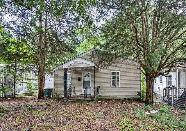 Photo 3 of Sale Pending at 307 Winston St, Greensboro, NC 27401 | MLS# 1225210 | Listing updated on 2026-08-28