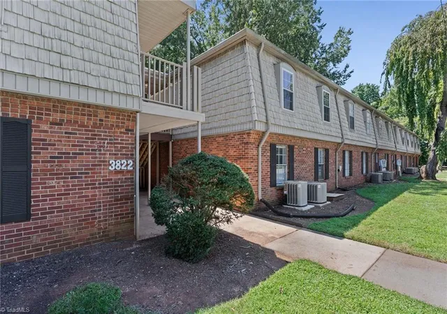 Photo 3 of Single family home for sale at 3822 Country Club Rd #I, Winston Salem, NC 27104 | MLS# 1233568 | Listing updated on 2026-08-28