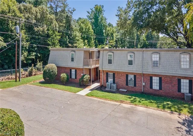 Photo 3 of Single family home for sale at 3822 Country Club Rd #I, Winston Salem, NC 27104 | MLS# 1233568 | Listing updated on 2026-08-28