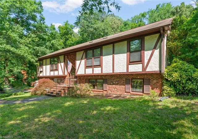Single family home for sale at 601 Burning Bush Dr, Pleasant Garden, NC 27313 | MLS# 1228159
