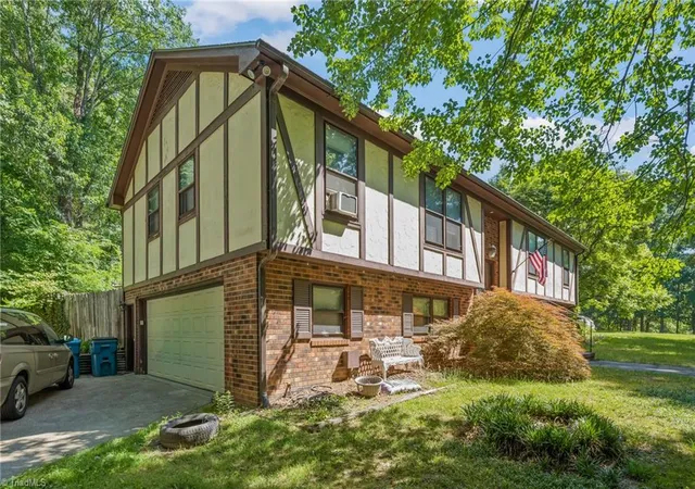 Photo 3 of Single family home for sale at 601 Burning Bush Dr, Pleasant Garden, NC 27313 | MLS# 1228159 | Listing updated on 2026-08-27