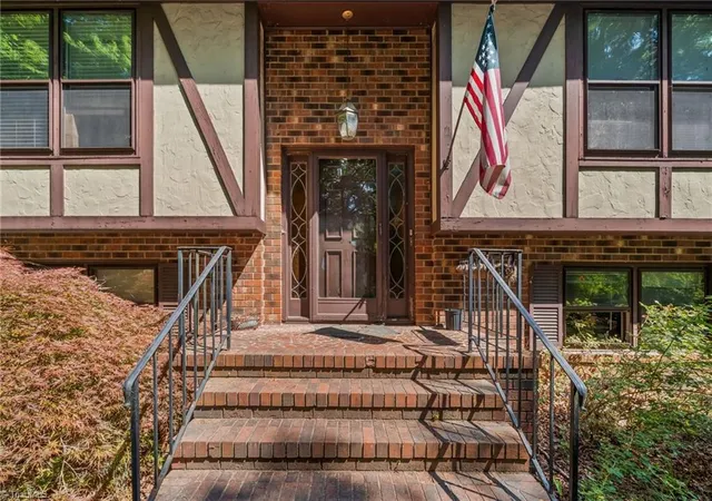 Photo 3 of Single family home for sale at 601 Burning Bush Dr, Pleasant Garden, NC 27313 | MLS# 1228159 | Listing updated on 2026-08-27