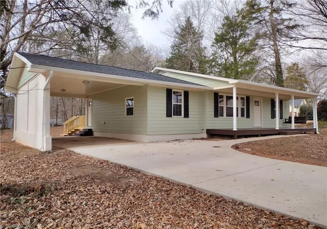 Photo 1 of Sale Pending at 424 Auburndale St, Winston Salem, NC 27104 | MLS# 1212007 | Listing updated on 2026-08-09