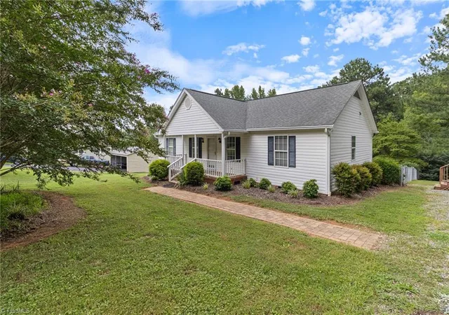 Photo 3 of Sale Pending at 1701 Daniels Farm Rd, Mebane, NC 27302 | MLS# 1233405 | Listing updated on 2026-09-16