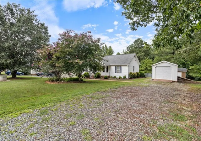 Photo 4 of Sale Pending at 1701 Daniels Farm Rd, Mebane, NC 27302 | MLS# 1233405 | Listing updated on 2026-09-16