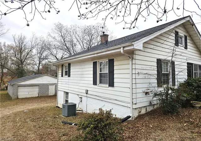 Photo 2 of Single family home for sale at 901 Grace Ave, Burlington, NC 27217 | MLS# 1221996 | Listing updated on 2026-09-02