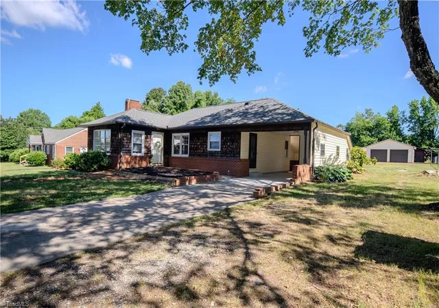 Photo 3 of Sale Pending at 1690 Community Rd, Lexington, NC 27295 | MLS# 1224801 | Listing updated on 2026-08-05