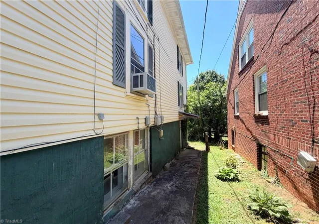Homes for sale in North Wilkesboro, NC | 407 E St, North Wilkesboro, NC 28659 | MLS# 1225694
