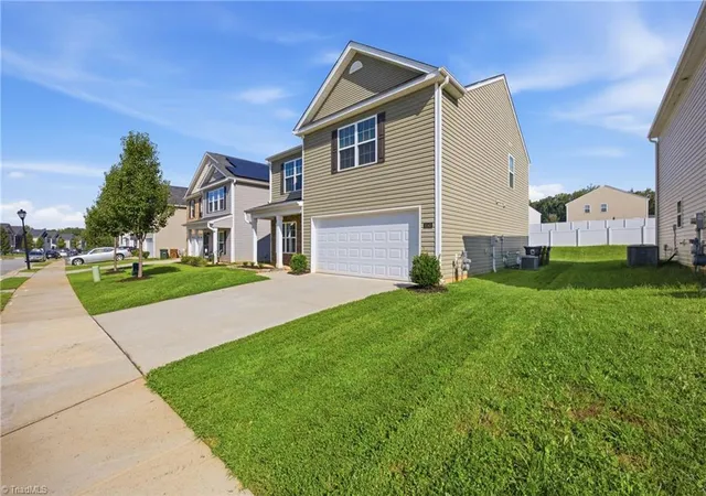 Photo 3 of Single family home for sale at 5143 Nokota Pl, Greensboro, NC 27405 | MLS# 1233375 | Listing updated on 2026-08-29